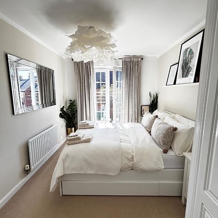 Delux Room With Private Parking, Sleeps 2, Perfect For Cotswold Getaway, Easy A419 Access Blunsdon Eksteriør bilde