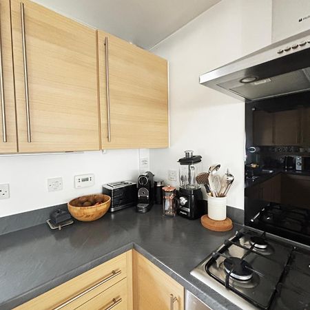 Delux Room With Private Parking, Sleeps 2, Perfect For Cotswold Getaway, Easy A419 Access Blunsdon Eksteriør bilde