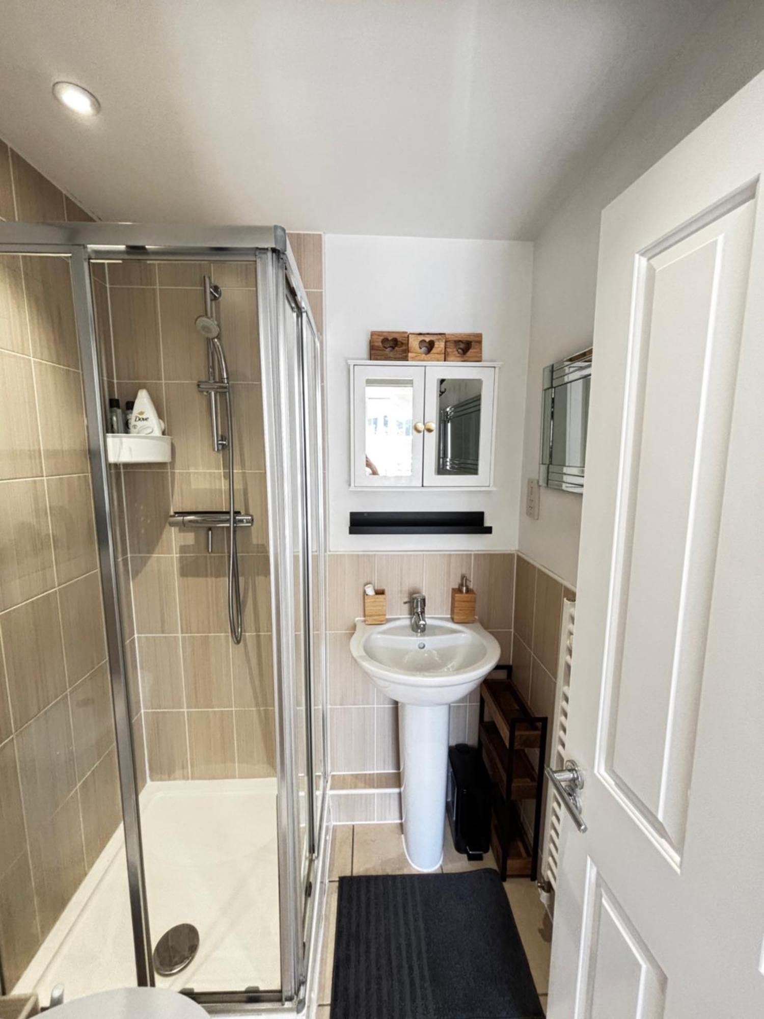 Delux Room With Private Parking, Sleeps 2, Perfect For Cotswold Getaway, Easy A419 Access Blunsdon Eksteriør bilde