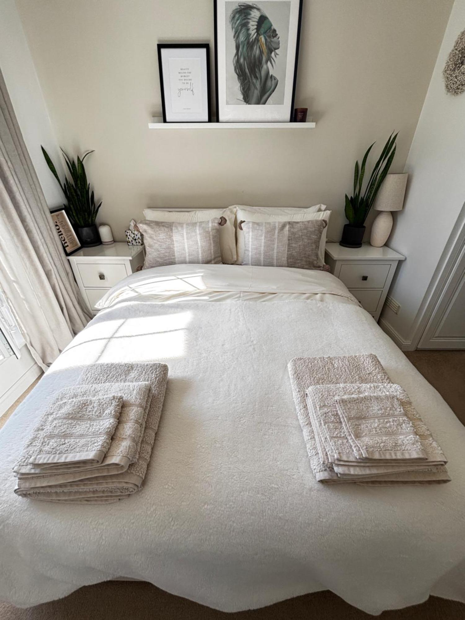 Delux Room With Private Parking, Sleeps 2, Perfect For Cotswold Getaway, Easy A419 Access Blunsdon Eksteriør bilde