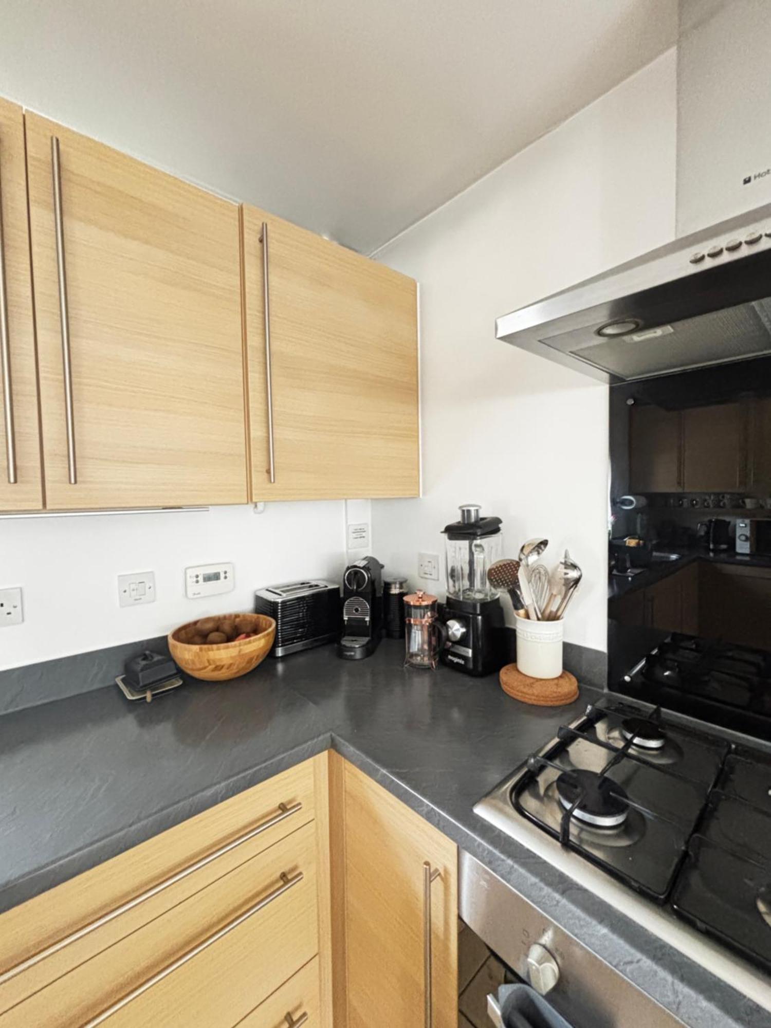 Delux Room With Private Parking, Sleeps 2, Perfect For Cotswold Getaway, Easy A419 Access Blunsdon Eksteriør bilde